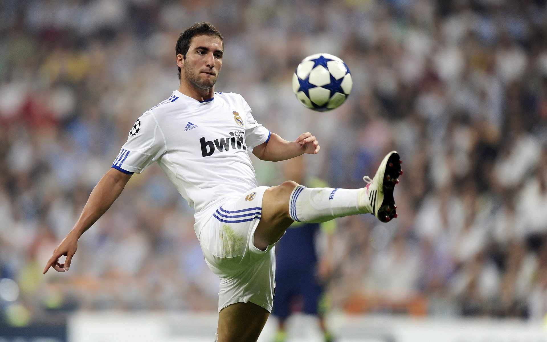 開云體育軟件-哥倫比亞隊(duì)中場卡瓦尼在巴黎奧運(yùn)會上展現(xiàn)出強(qiáng)大的進(jìn)攻組織能力