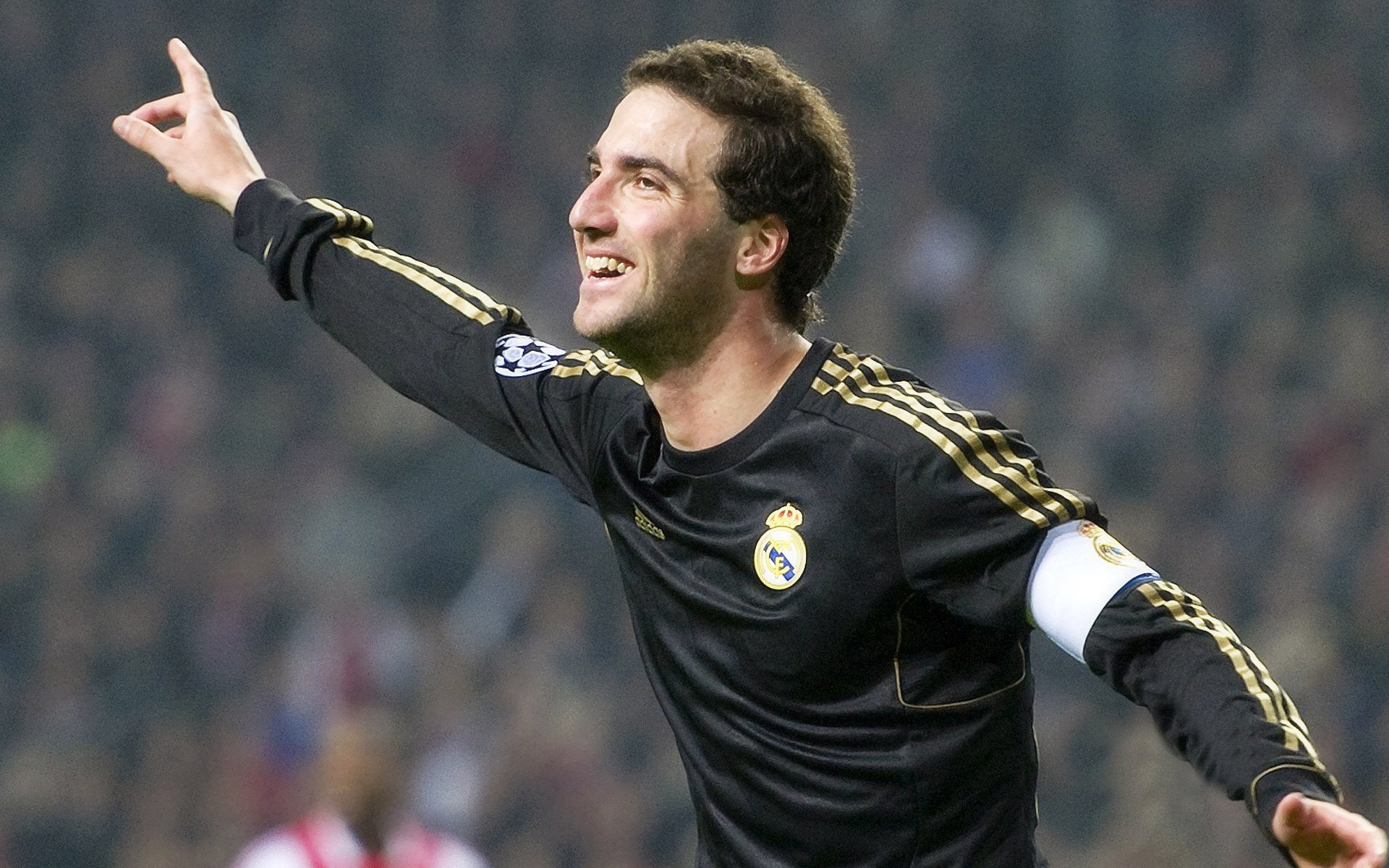 墨西哥隊(duì)中場(chǎng)貝爾特拉在巴黎奧運(yùn)會(huì)上展現(xiàn)出強(qiáng)大的進(jìn)攻組織能力